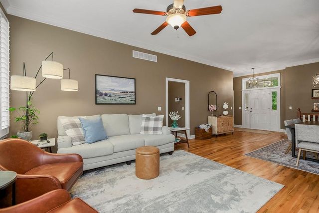 916 SW Lauren Court, Lee's Summit, MO 64081