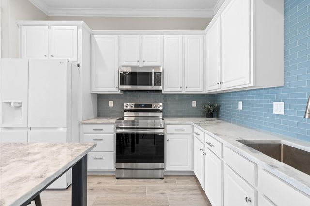 168 Lake Point Boulevard C202, Conroe, TX 77356