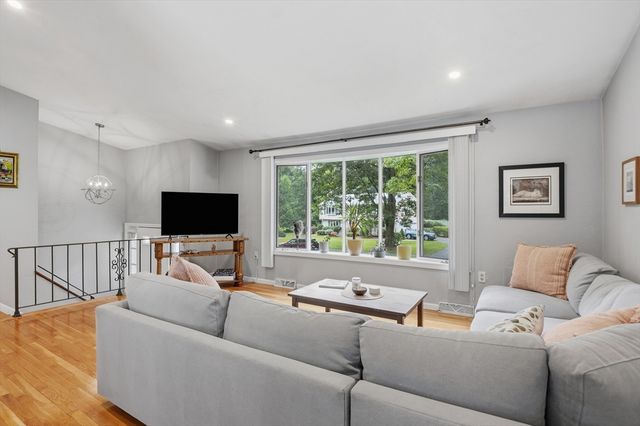 36 Valentine Rd, Northborough, MA 01532