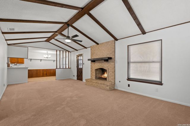 335 Madrid, Universal City, TX 78148