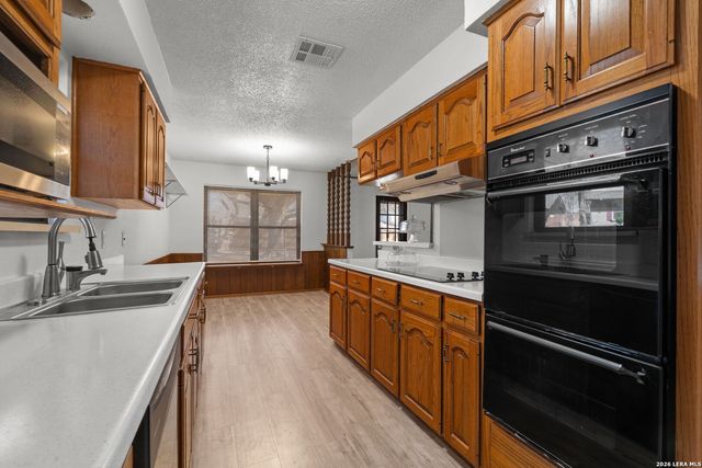 335 Madrid, Universal City, TX 78148