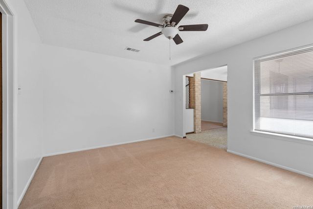 335 Madrid, Universal City, TX 78148