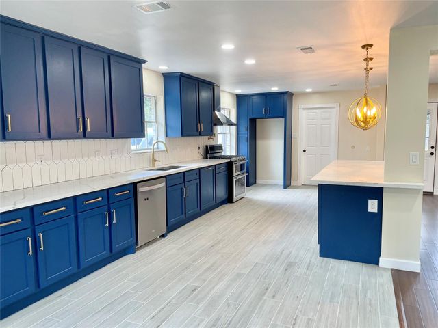 27213 Paula Lane, Conroe, TX 77385