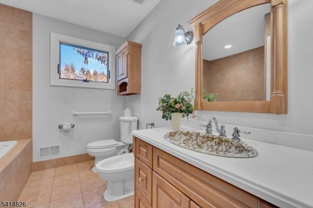 206 Cokesbury Rd, Tewksbury Twp., NJ 08833