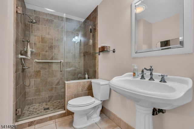 206 Cokesbury Rd, Tewksbury Twp., NJ 08833