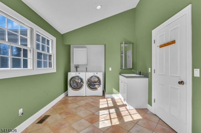 206 Cokesbury Rd, Tewksbury Twp., NJ 08833