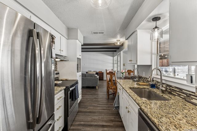 13017 Welcome Dr, Live Oak, TX 78233