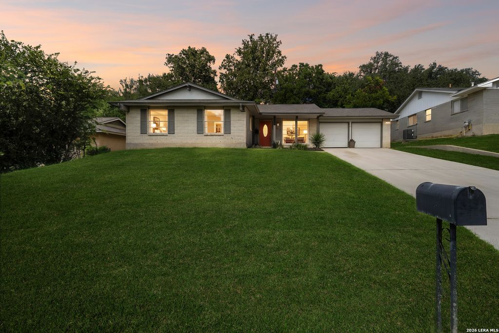 13017 Welcome Dr, Live Oak, TX 78233