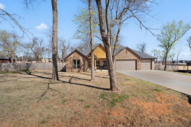 2412 Black Jack Way, Blanchard, OK 73010