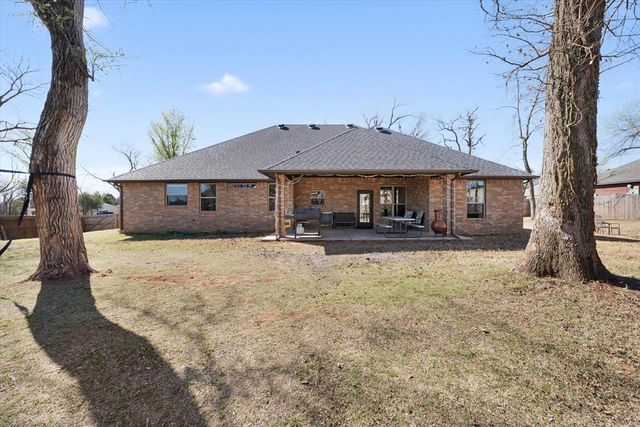 2412 Black Jack Way, Blanchard, OK 73010