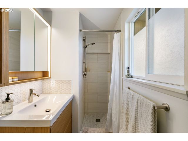 13410 Nw OVERTON St, Portland, OR 97229