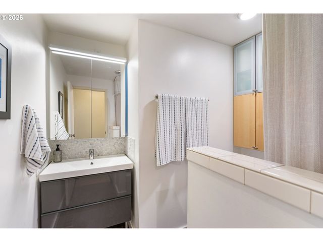 13410 Nw OVERTON St, Portland, OR 97229