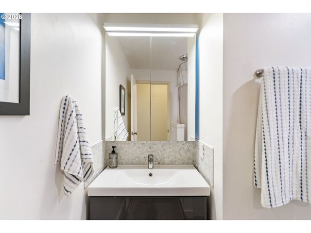 13410 Nw OVERTON St, Portland, OR 97229