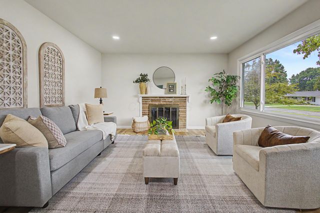 674 Karen Parkway, Newark, OH 43055