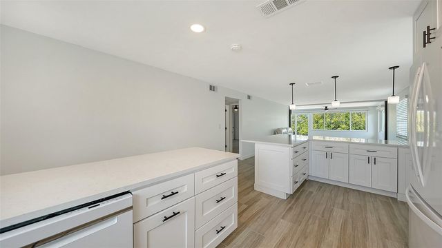 909 SPANISH DRIVE N, Longboat Key, FL 34228