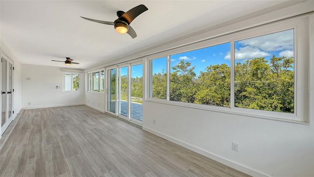 909 SPANISH DRIVE N, Longboat Key, FL 34228