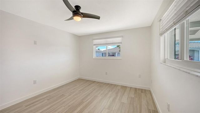 909 SPANISH DRIVE N, Longboat Key, FL 34228