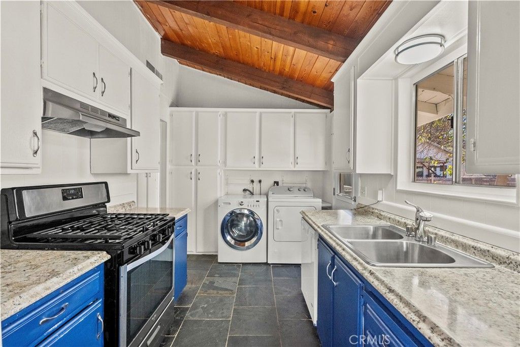 Image 15 of property listing at 29506 Cromwell Avenue, Castaic, CA 91384