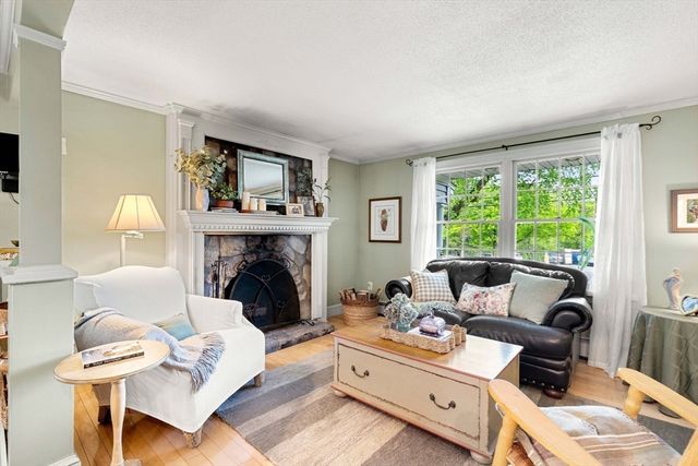 81 Lowell Blvd, Methuen, MA 01844