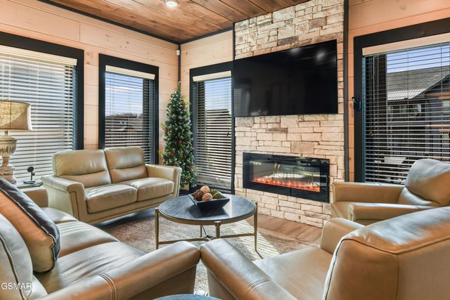 285 Rambling Creek Way, Sevierville, TN 37862