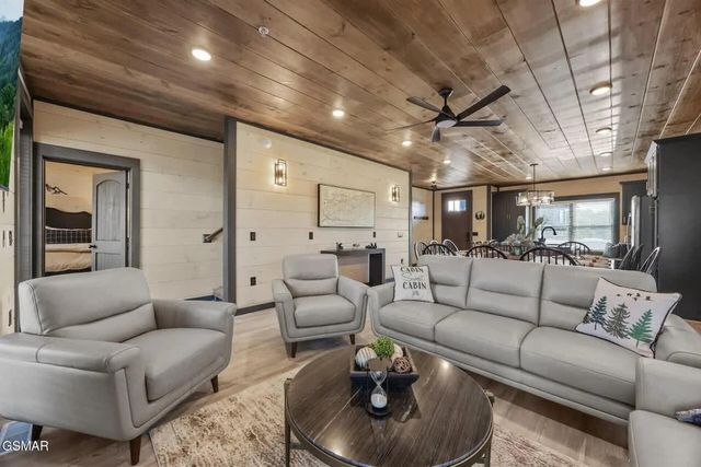 285 Rambling Creek Way, Sevierville, TN 37862