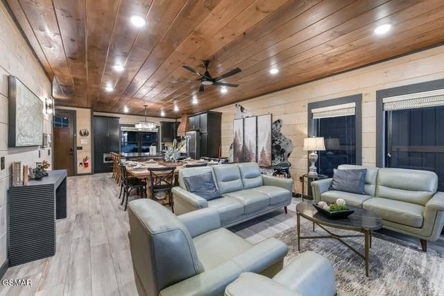 285 Rambling Creek Way, Sevierville, TN 37862