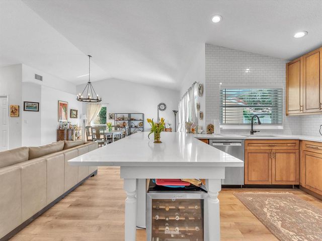 1097 Roble Way, Palm Beach Gardens, FL 33410