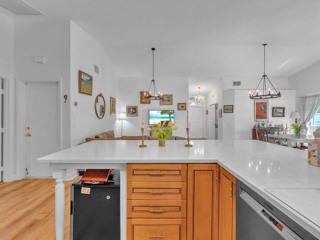1097 Roble Way, Palm Beach Gardens, FL 33410