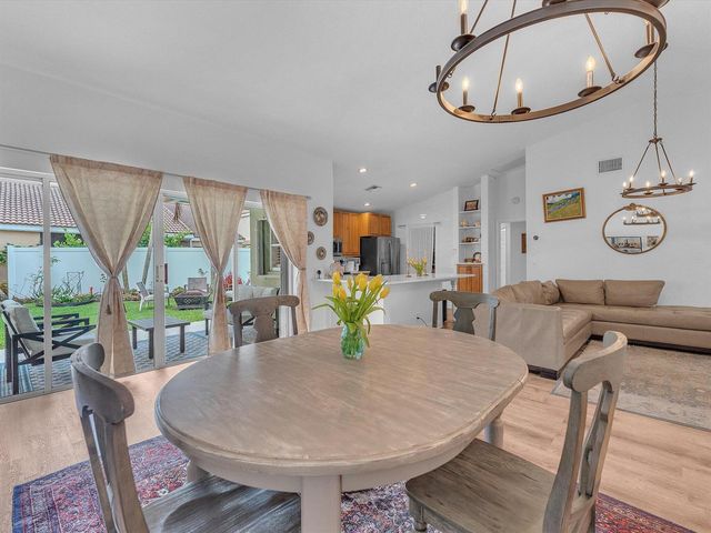 1097 Roble Way, Palm Beach Gardens, FL 33410