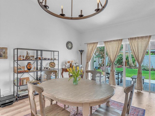 1097 Roble Way, Palm Beach Gardens, FL 33410