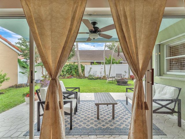 1097 Roble Way, Palm Beach Gardens, FL 33410