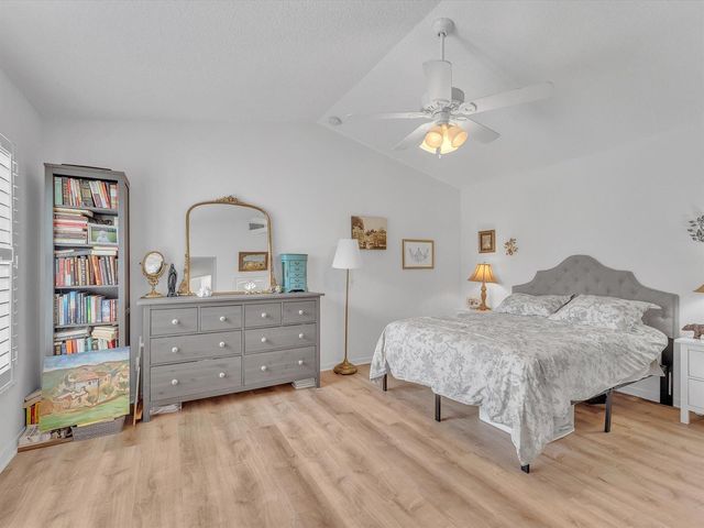 1097 Roble Way, Palm Beach Gardens, FL 33410