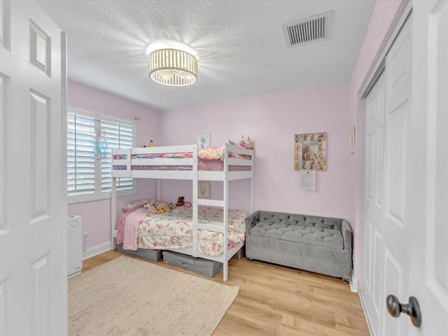 1097 Roble Way, Palm Beach Gardens, FL 33410