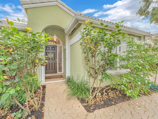 1097 Roble Way, Palm Beach Gardens, FL 33410