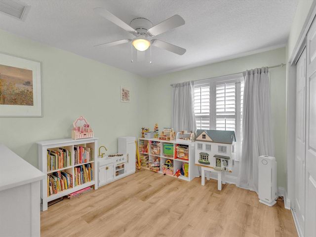 1097 Roble Way, Palm Beach Gardens, FL 33410