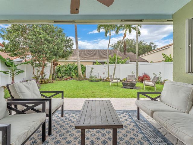 1097 Roble Way, Palm Beach Gardens, FL 33410