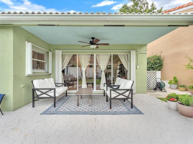 1097 Roble Way, Palm Beach Gardens, FL 33410