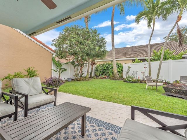 1097 Roble Way, Palm Beach Gardens, FL 33410