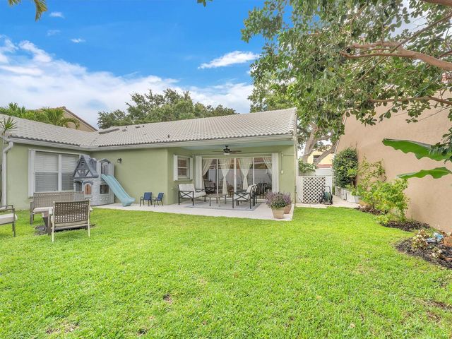1097 Roble Way, Palm Beach Gardens, FL 33410