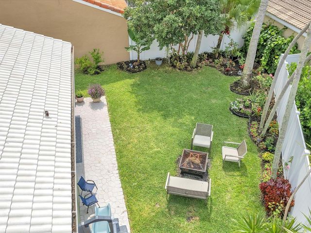 1097 Roble Way, Palm Beach Gardens, FL 33410