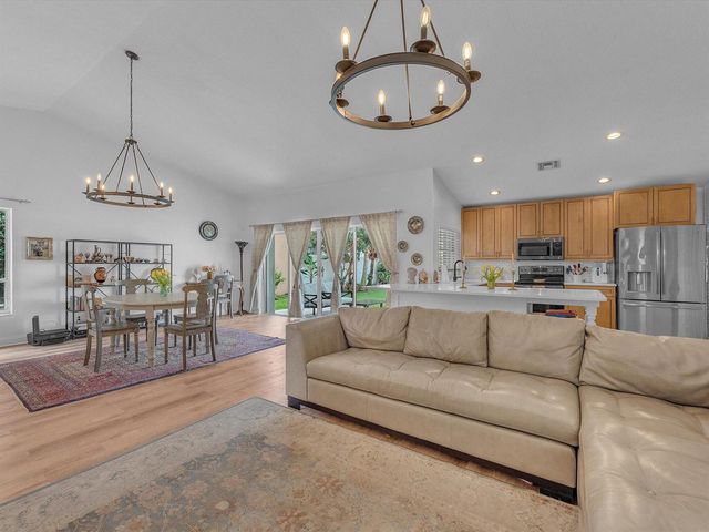 1097 Roble Way, Palm Beach Gardens, FL 33410