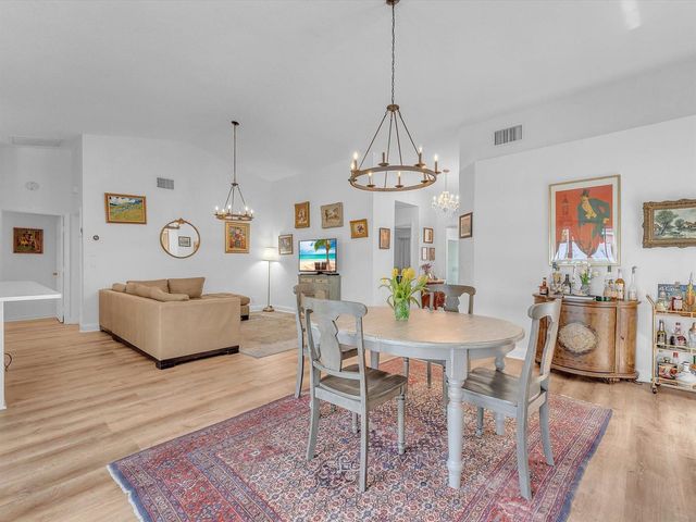 1097 Roble Way, Palm Beach Gardens, FL 33410