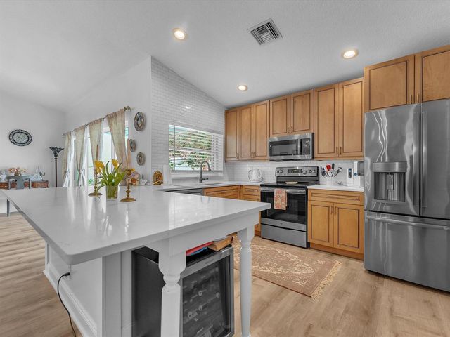 1097 Roble Way, Palm Beach Gardens, FL 33410
