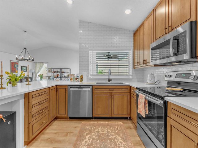 1097 Roble Way, Palm Beach Gardens, FL 33410
