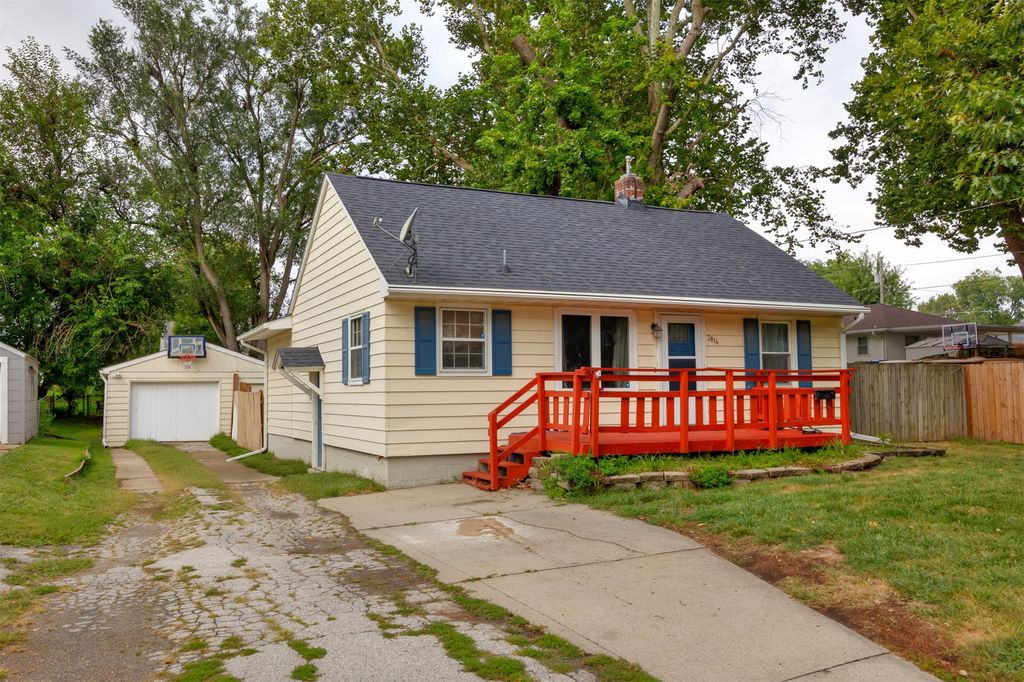 3814 67th Street, Urbandale, IA 50322