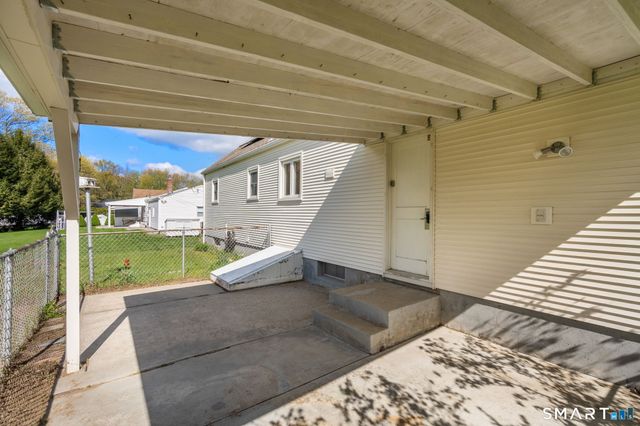 6 Roberts Road, Enfield, CT 06082