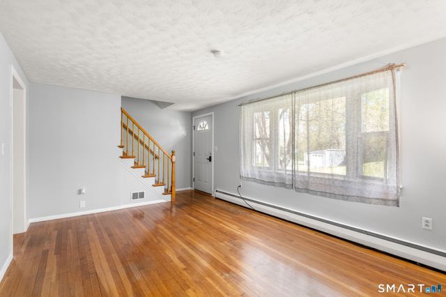 6 Roberts Road, Enfield, CT 06082
