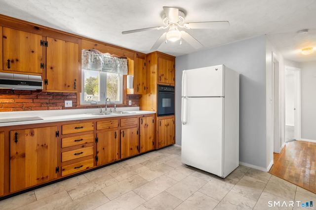 6 Roberts Road, Enfield, CT 06082