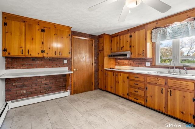 6 Roberts Road, Enfield, CT 06082