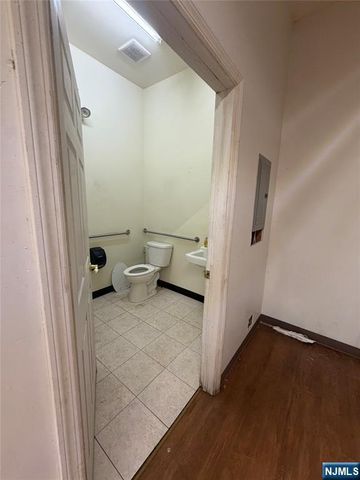 602 Ridge Road, Lyndhurst, NJ 07071